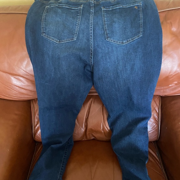 True Craft Women’s Distressed Jeans - Picture 2 of 3